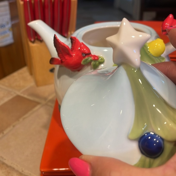 NIB beautiful cardinal Christmas tree teapot - Picture 5 of 6